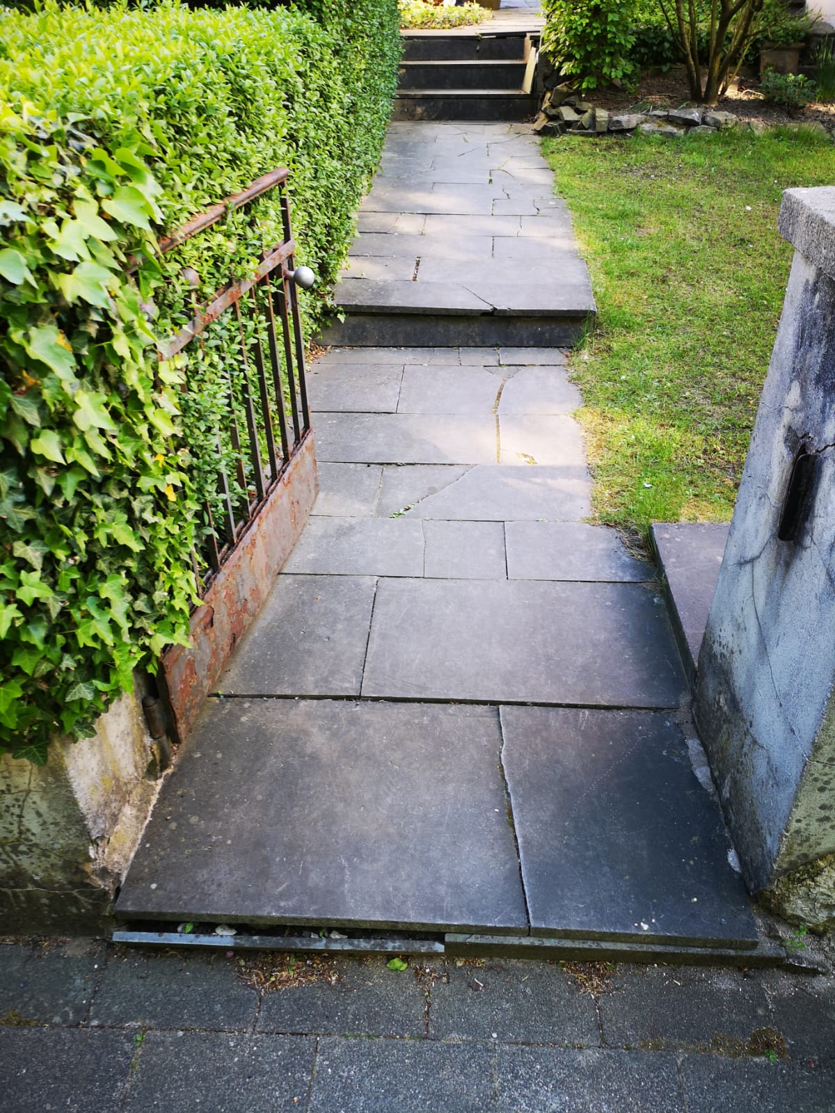 <span class="uc_style_uc_tiles_grid_image_elementor_uc_items_attribute_title" style="color:#ffffff;">Aussenanlagen (7)</span>