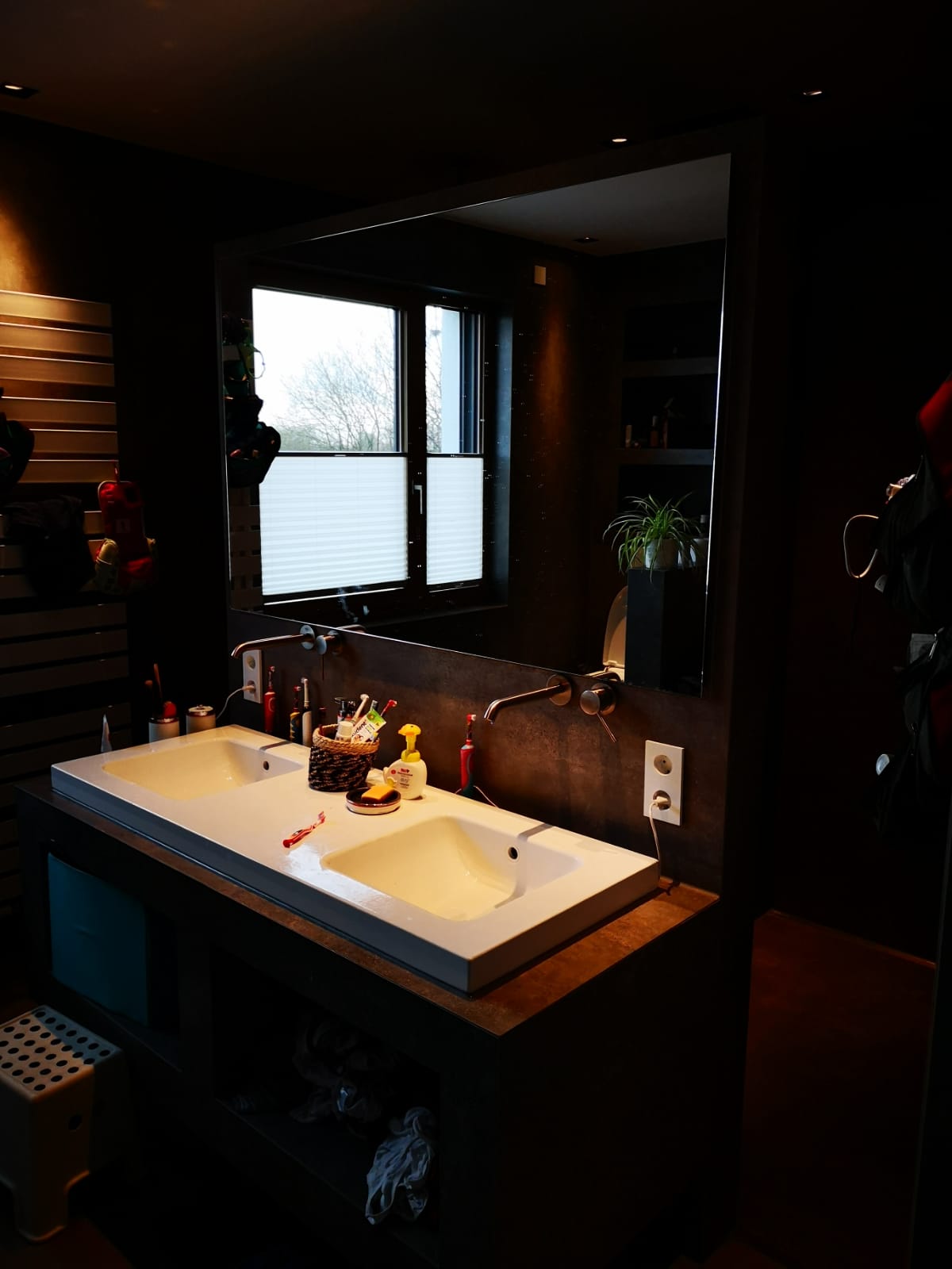 <span class="uc_style_uc_tiles_grid_image_elementor_uc_items_attribute_title" style="color:#ffffff;">Badezimmer (1)</span>