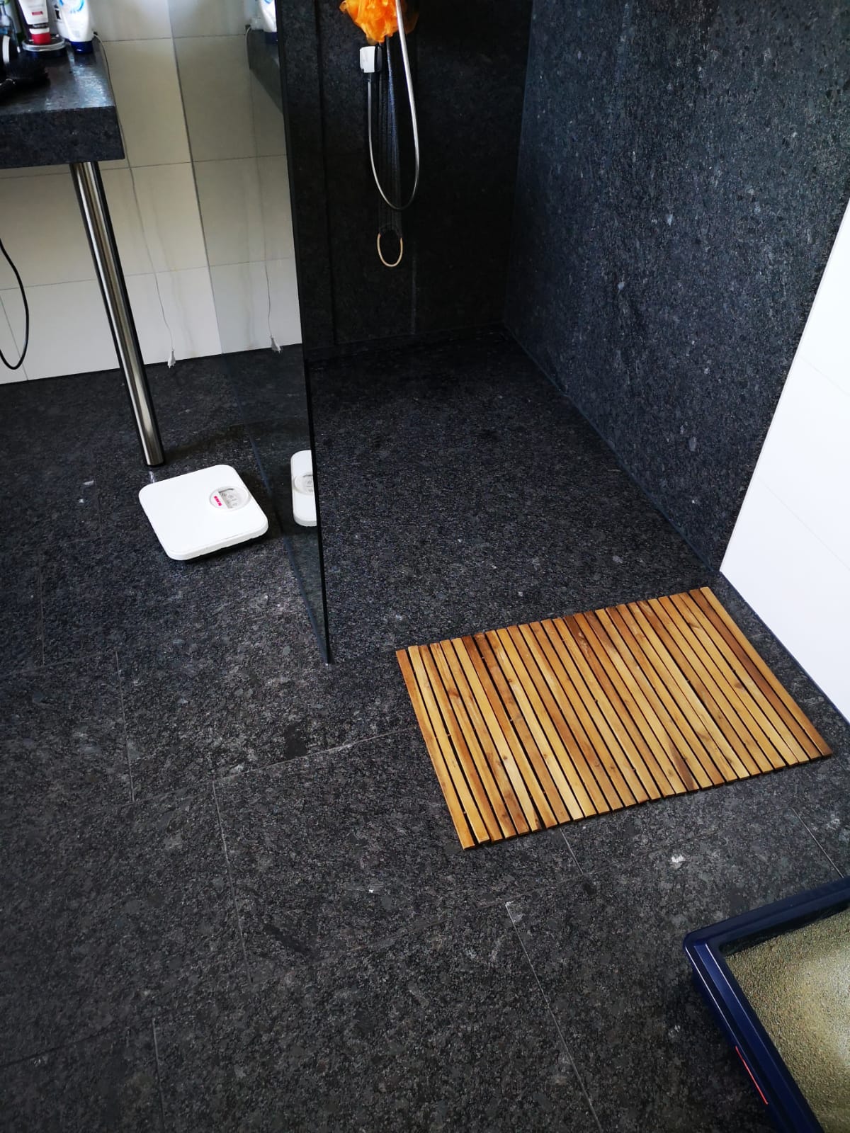 <span class="uc_style_uc_tiles_grid_image_elementor_uc_items_attribute_title" style="color:#ffffff;">Badezimmer (10)</span>
