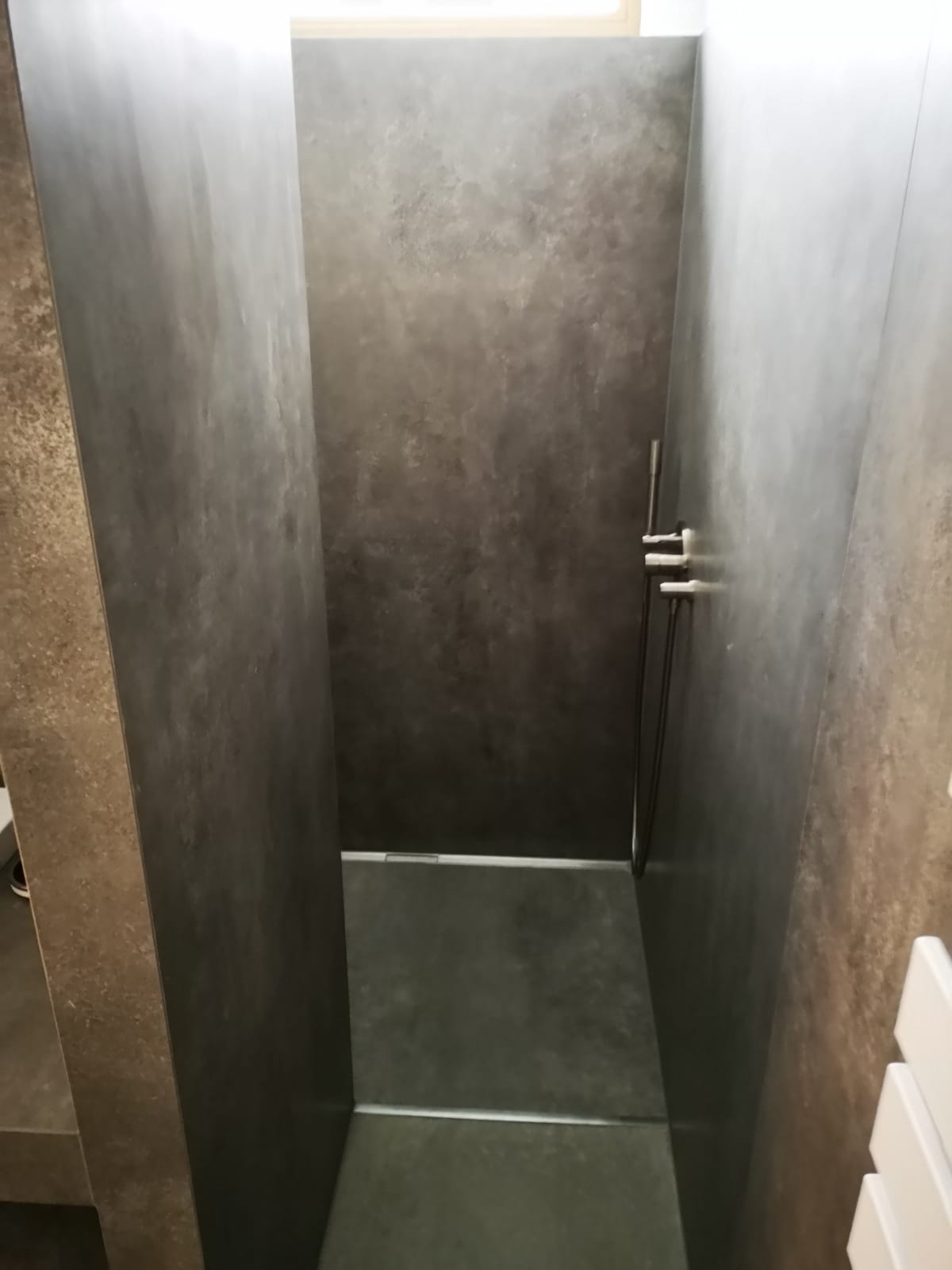 <span class="uc_style_uc_tiles_grid_image_elementor_uc_items_attribute_title" style="color:#ffffff;">Badezimmer (3)</span>