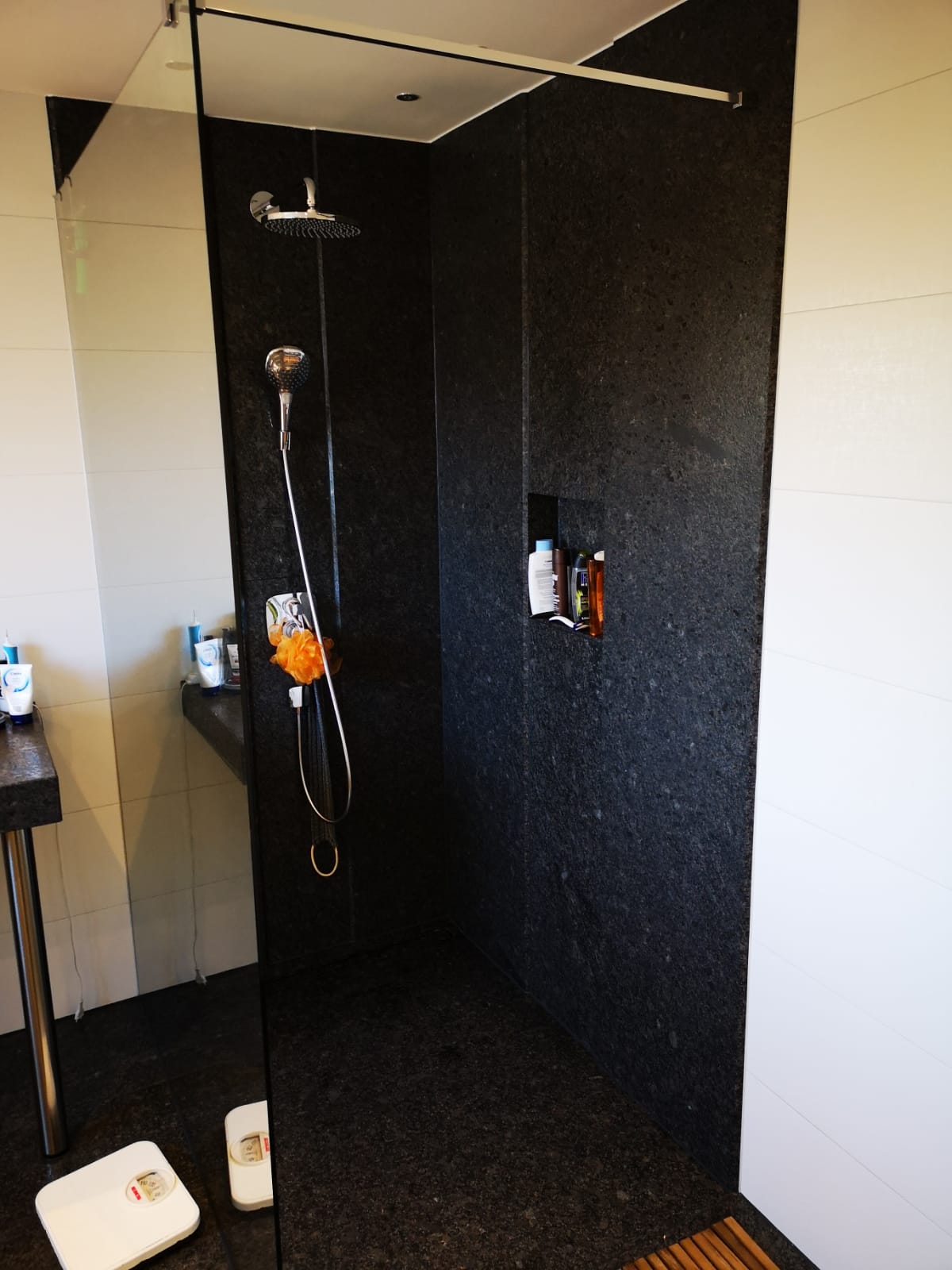<span class="uc_style_uc_tiles_grid_image_elementor_uc_items_attribute_title" style="color:#ffffff;">Badezimmer (9)</span>