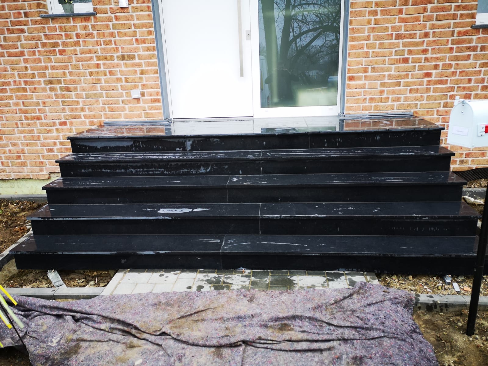 <span class="uc_style_uc_tiles_grid_image_elementor_uc_items_attribute_title" style="color:#ffffff;">Treppen (1)</span>
