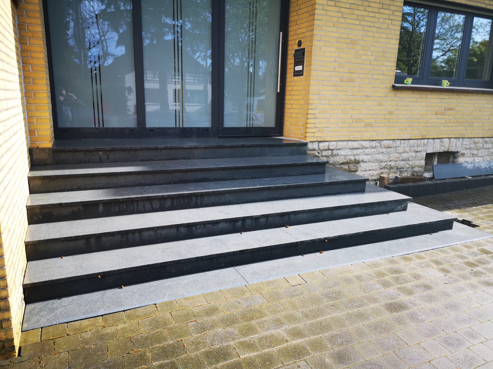 <span class="uc_style_uc_tiles_grid_image_elementor_uc_items_attribute_title" style="color:#ffffff;">Treppen (12)</span>