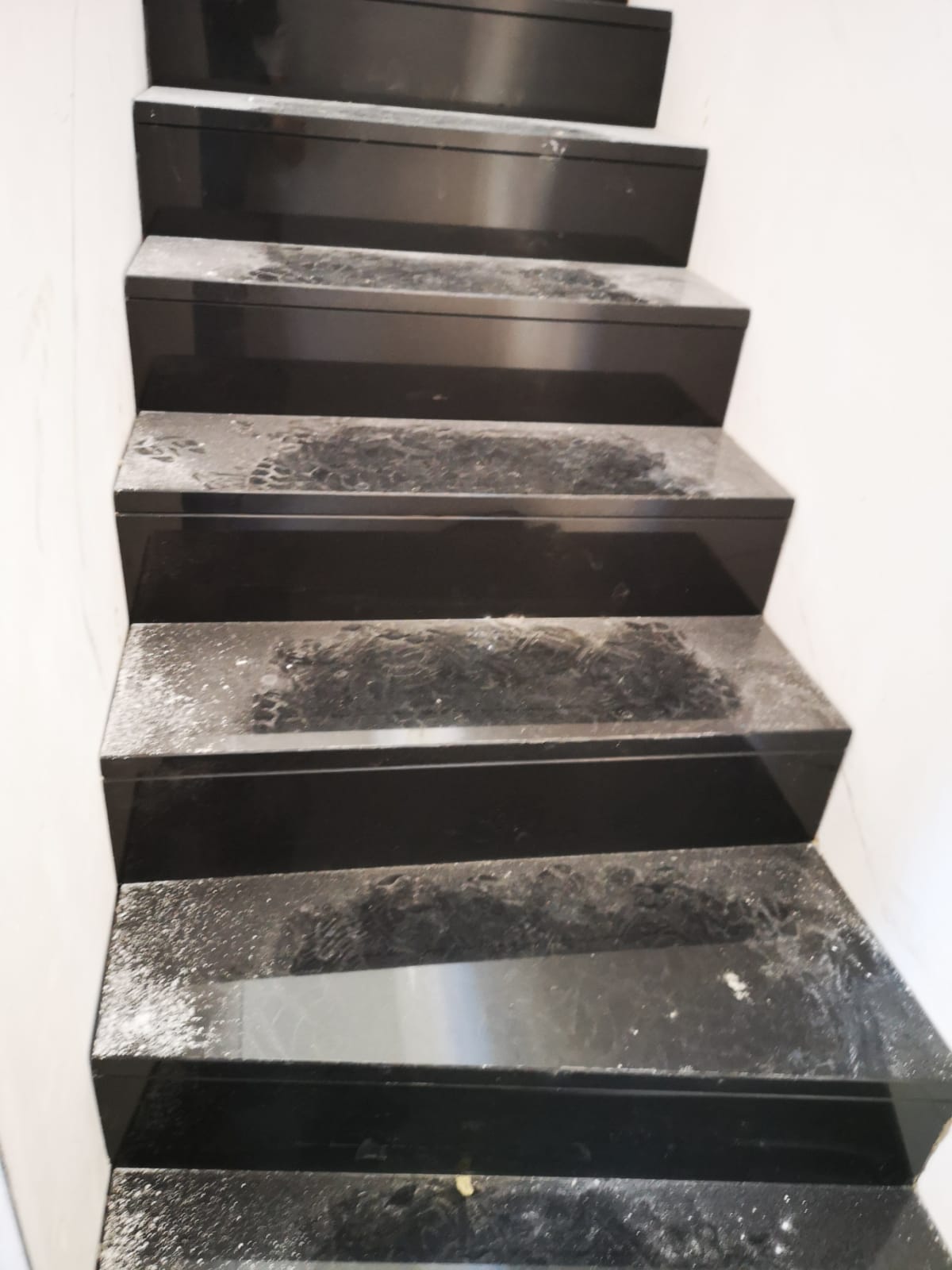 <span class="uc_style_uc_tiles_grid_image_elementor_uc_items_attribute_title" style="color:#ffffff;">Treppen (14)</span>
