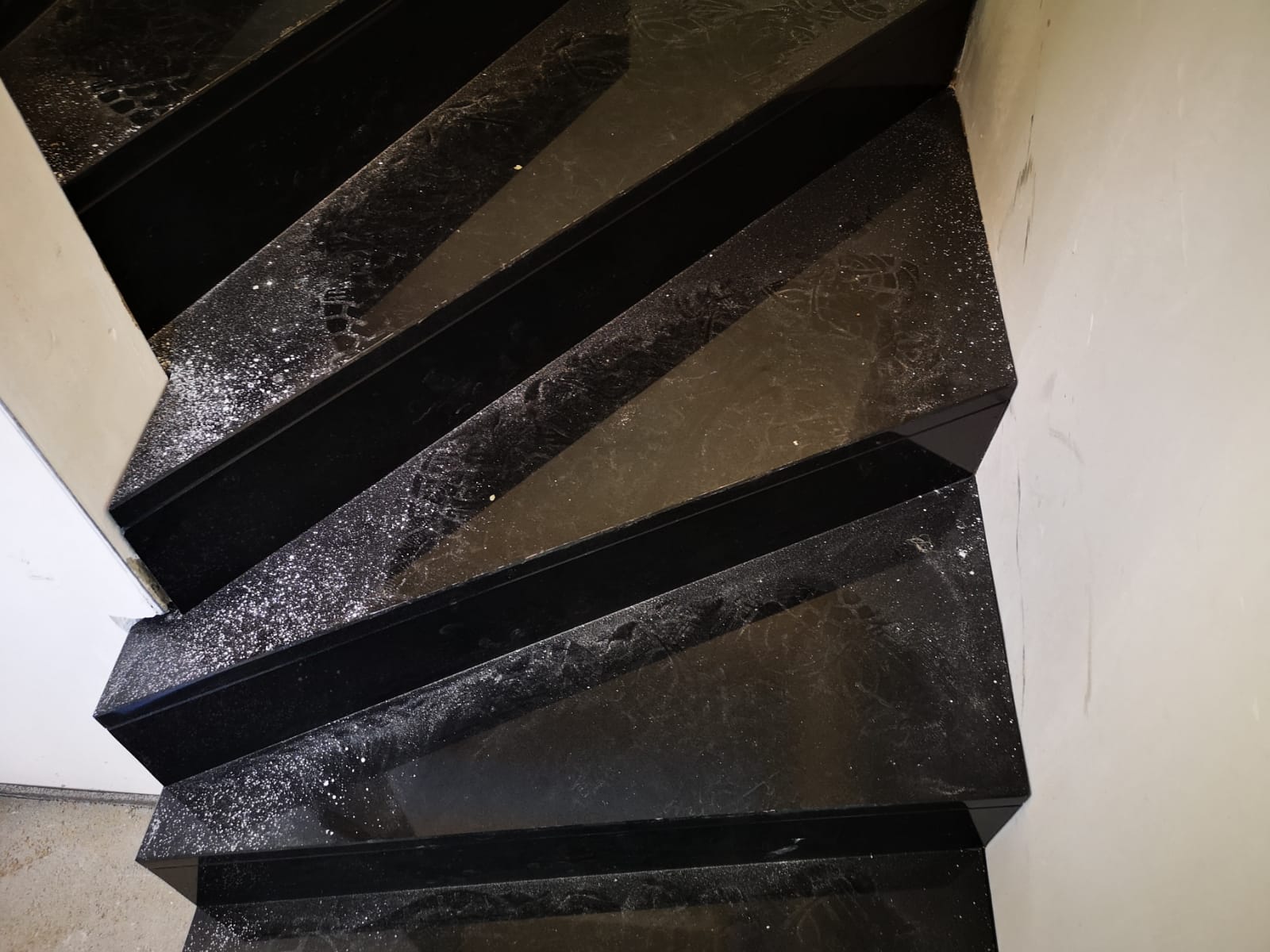 <span class="uc_style_uc_tiles_grid_image_elementor_uc_items_attribute_title" style="color:#ffffff;">Treppen (15)</span>