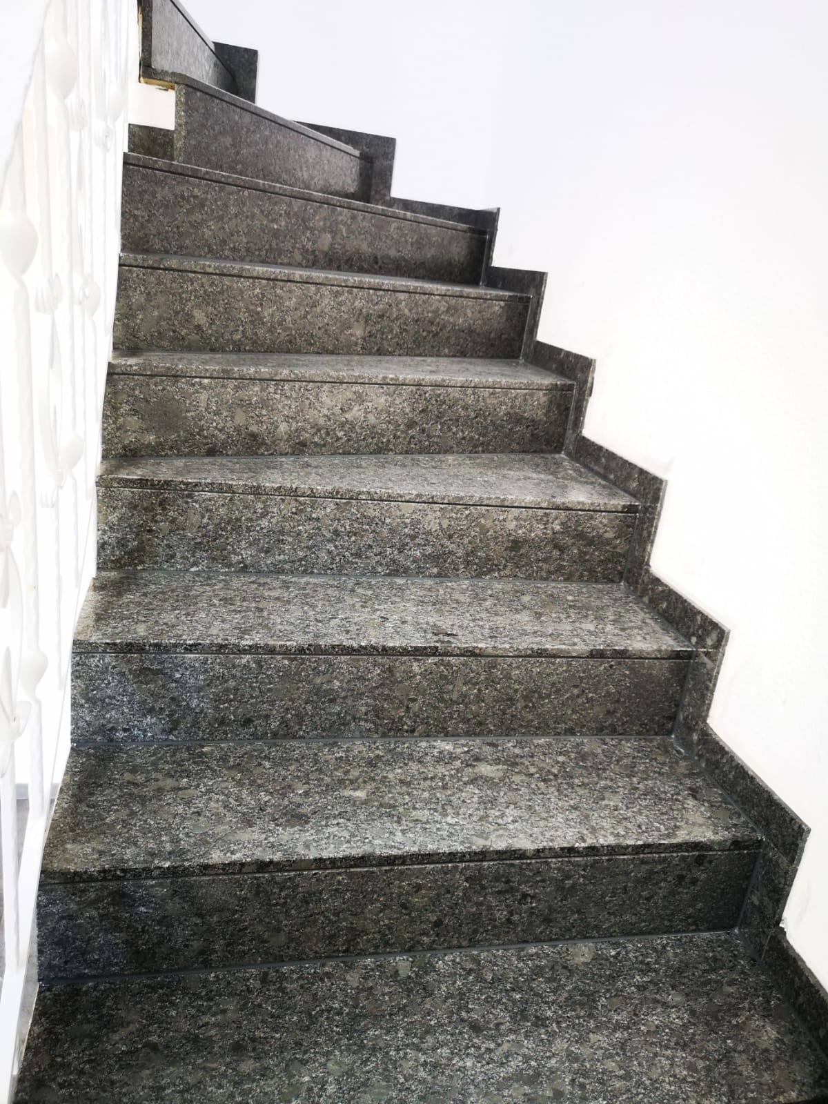 <span class="uc_style_uc_tiles_grid_image_elementor_uc_items_attribute_title" style="color:#ffffff;">Treppen (19)</span>