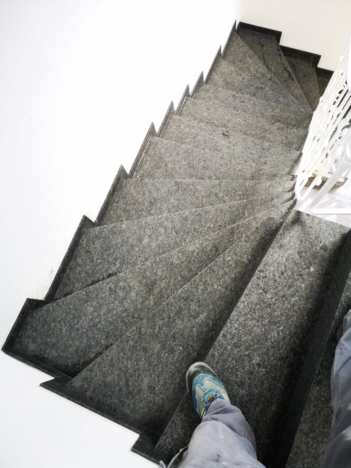 <span class="uc_style_uc_tiles_grid_image_elementor_uc_items_attribute_title" style="color:#ffffff;">Treppen (25)</span>