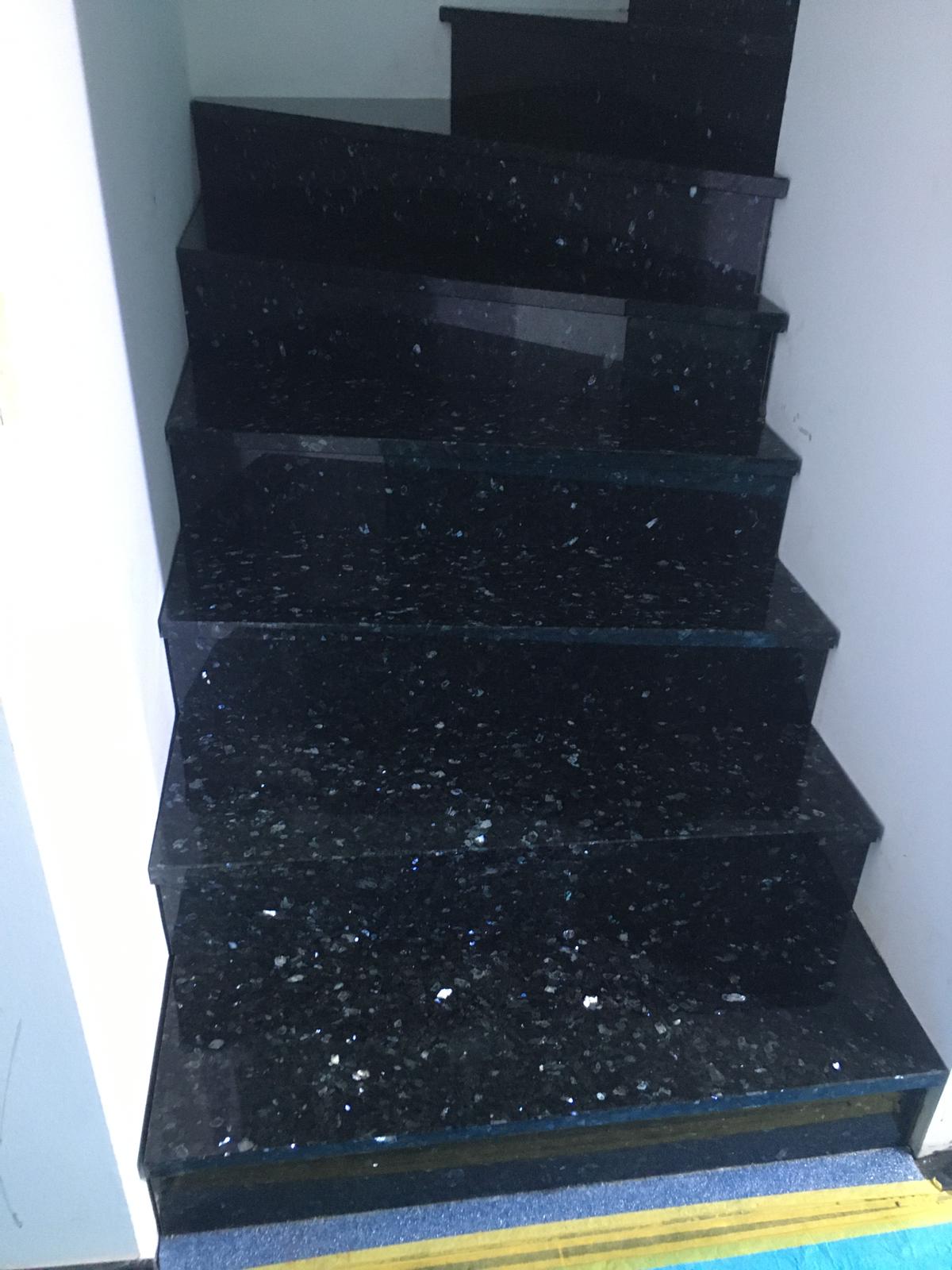 <span class="uc_style_uc_tiles_grid_image_elementor_uc_items_attribute_title" style="color:#ffffff;">Treppen (33)</span>