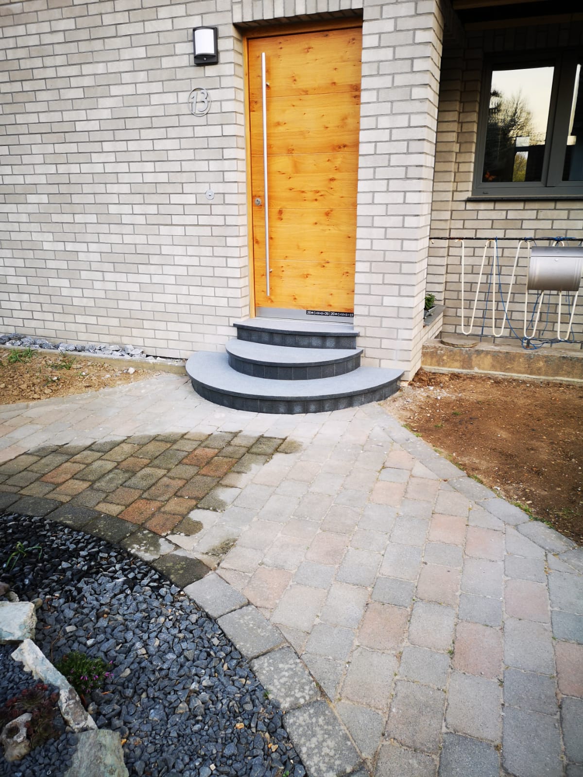 <span class="uc_style_uc_tiles_grid_image_elementor_uc_items_attribute_title" style="color:#ffffff;">Treppen (8)</span>