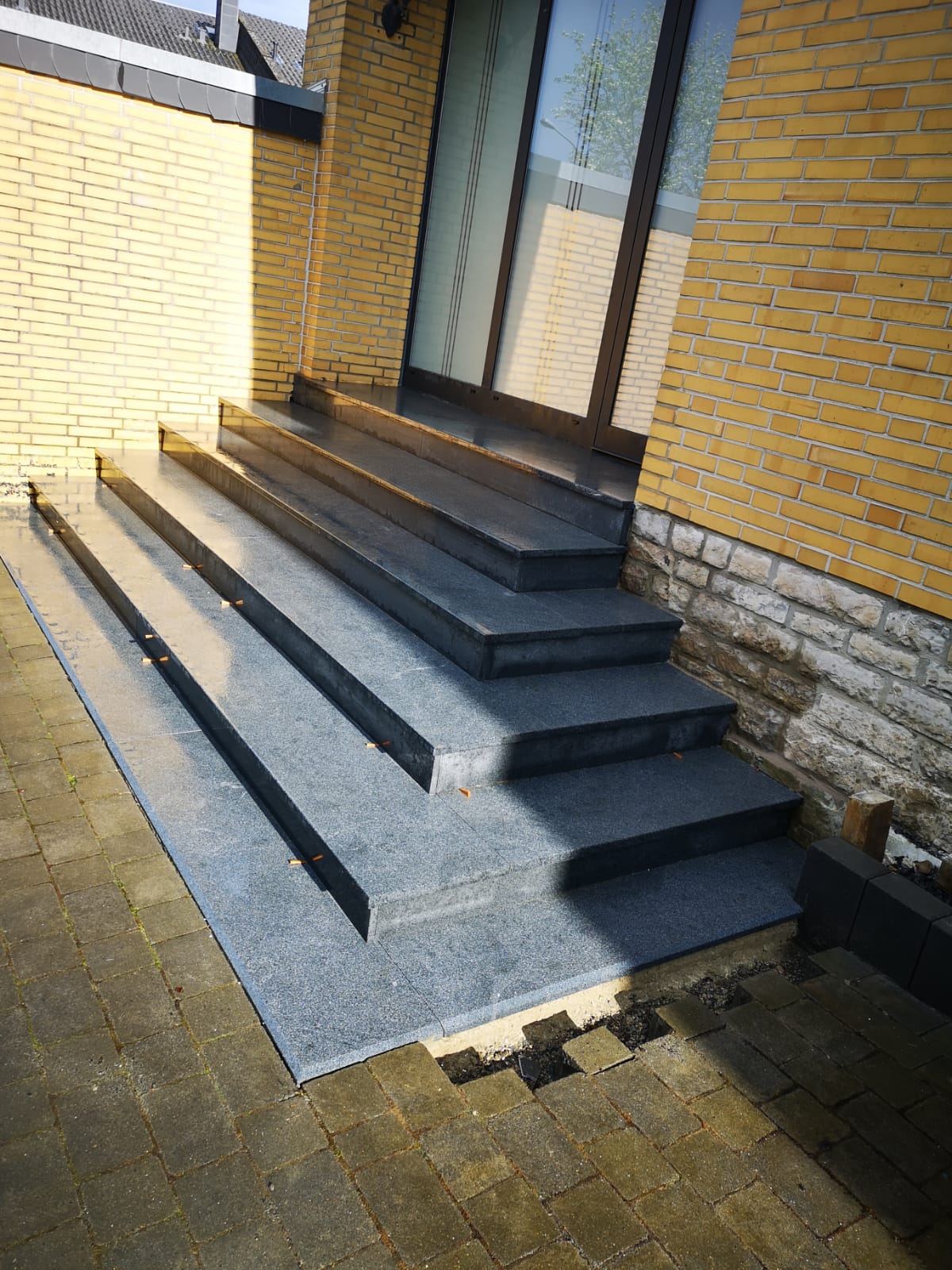 <span class="uc_style_uc_tiles_grid_image_elementor_uc_items_attribute_title" style="color:#ffffff;">Treppen (9)</span>